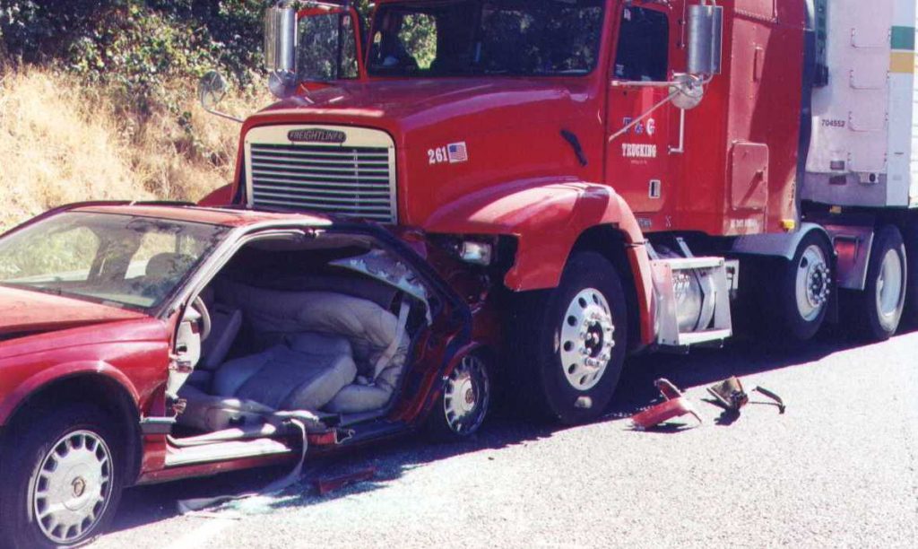 El Mejor Bufete Legal de Abogados de Accidentes de Semi Camión, Abogados Para Demandas de Accidentes de Camiones Elgin